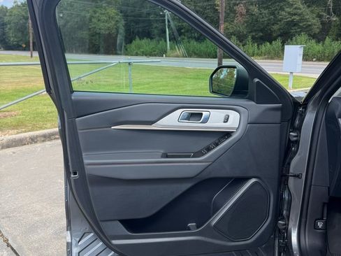 Used 2025 Ford Explorer Active image 7