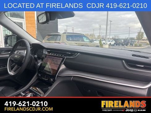 Used 2023 Jeep Grand Cherokee Limited AWD/4WD image 17