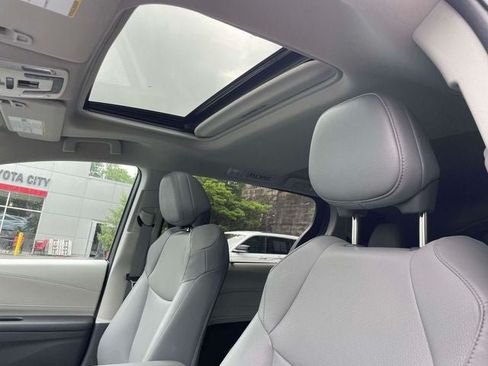 Certified 2024 Toyota Sienna XLE FWD image 22