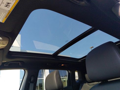 New 2025 Jeep Compass Latitude w/ Sun & Sound Group image 27