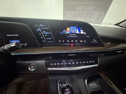 Used 2024 Cadillac Escalade Sport Platinum w/ LPO, ONYX Package AWD/4WD image 17