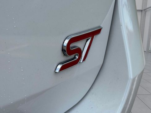 Certified 2022 Ford Explorer ST w/ ST Street Pack image 7