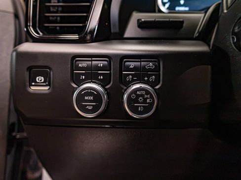 Used 2025 GMC Sierra 1500 AT4 w/ AT4 Premium Package AWD/4WD image 24