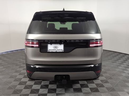 Used 2025 Land Rover Discovery Dynamic SE image 9