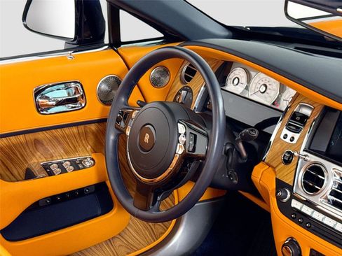 Used 2021 Rolls-Royce Dawn RWD image 32