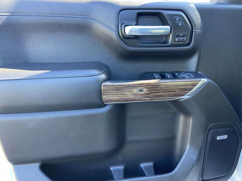 Used 2020 Chevrolet Silverado 1500 High Country w/ Technology Package image 7