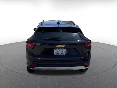Used 2025 Chevrolet Trax LT FWD image 10