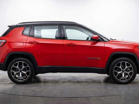 Used 2025 Jeep Compass Limited AWD/4WD image 11