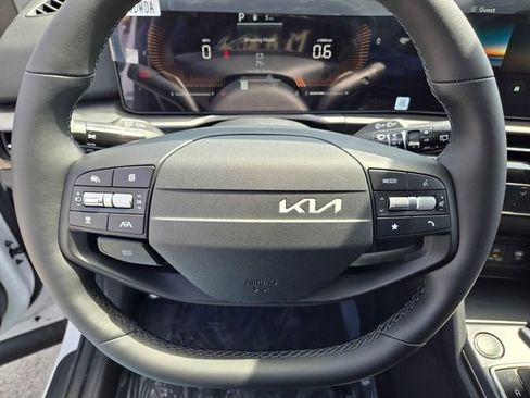 New 2026 Kia Sportage SX FWD image 16