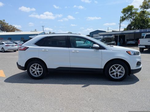 Used 2024 Ford Edge SEL w/ Convenience Package AWD/4WD image 3