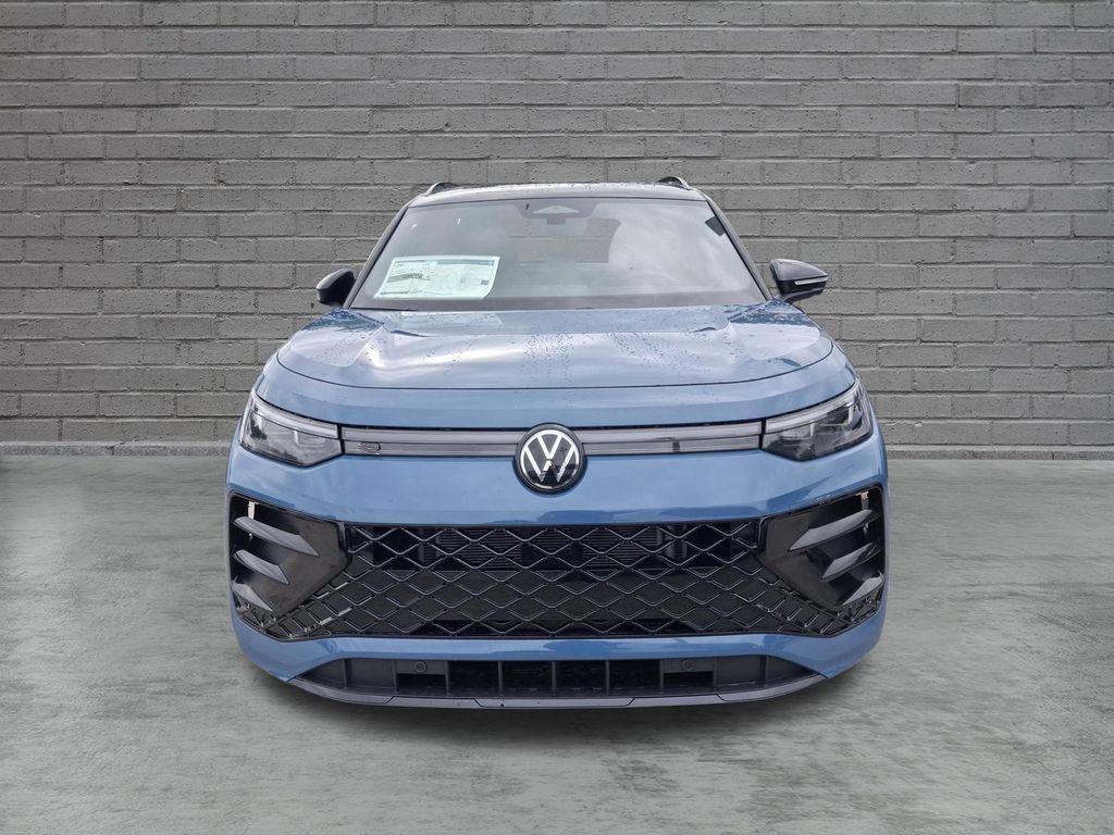 New 2026 Volkswagen Tiguan SE R-Line FWD image 2