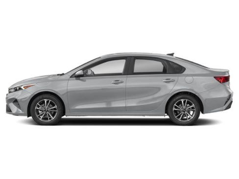 Used 2022 Kia Forte LXS FWD image 3
