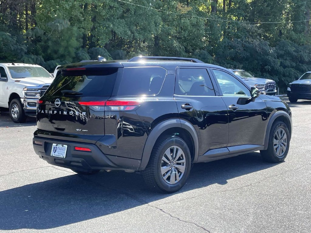 Used 2024 Nissan Pathfinder SV AWD/4WD image 8