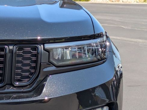 New 2025 Jeep Grand Cherokee Limited w/ Black Appearance Package image 7