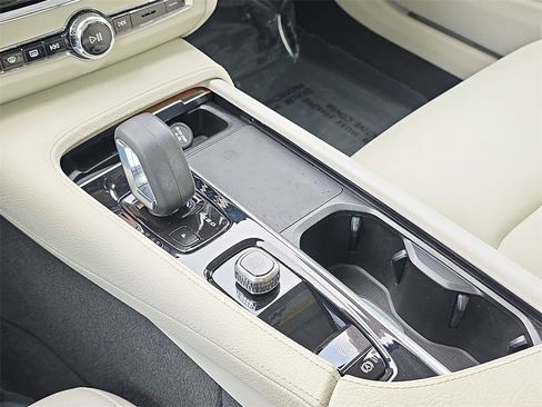 Used 2022 Volvo S90 B6 Momentum w/ Advanced Package image 28