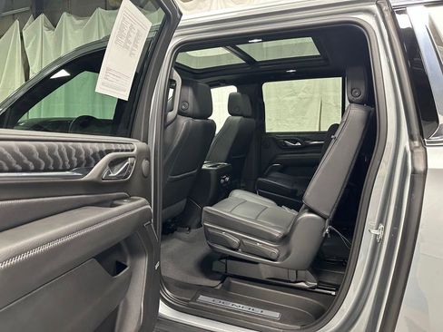 Used 2023 GMC Yukon XL Denali AWD/4WD image 42