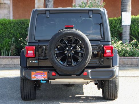 Used 2023 Jeep Wrangler Unlimited Sahara AWD/4WD image 6