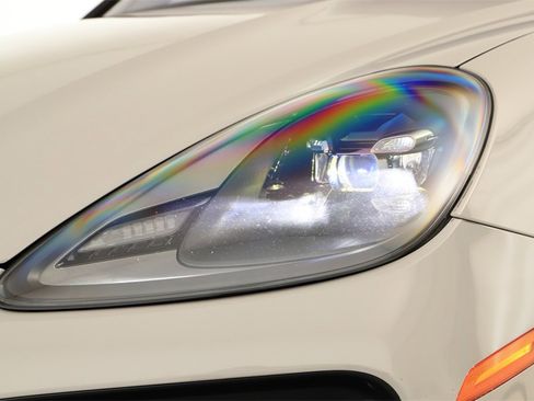 Used 2021 Porsche Cayenne GTS image 32