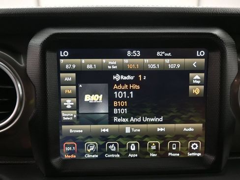 Used 2023 Jeep Wrangler Unlimited Sahara w/ Cold Weather Group AWD/4WD image 15