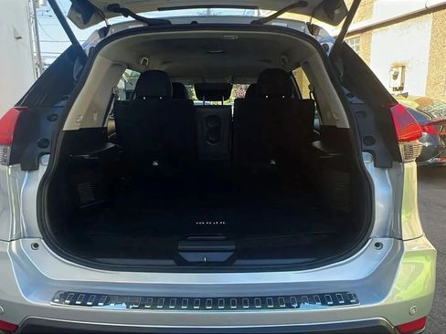 Used 2019 Nissan Rogue SV AWD/4WD image 10