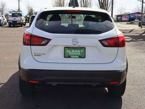 Used 2018 Nissan Rogue Sport S image 5
