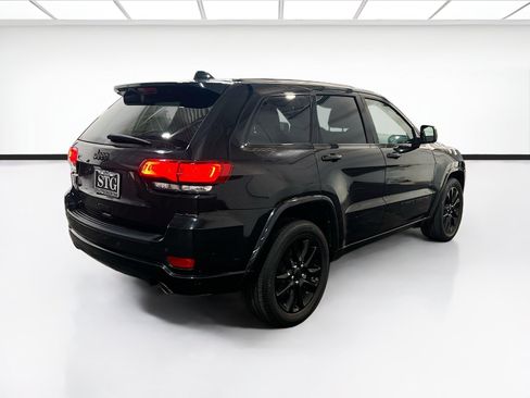 Used 2022 Jeep Grand Cherokee Laredo X RWD image 4