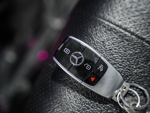 Used 2018 Mercedes-Benz E 300 4MATIC image 42