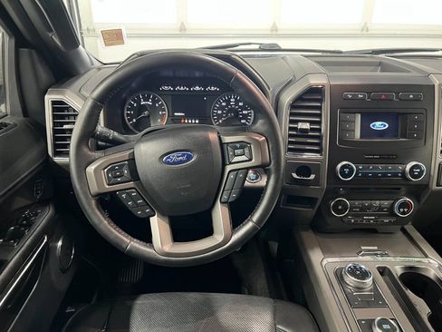 Used 2018 Ford Expedition XLT w/ Equipment Group 201A AWD/4WD image 8