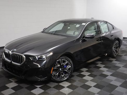 New 2026 BMW 530i xDrive w/ M Sport Package AWD/4WD image 2