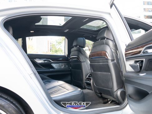 Used 2018 BMW 750i xDrive image 19