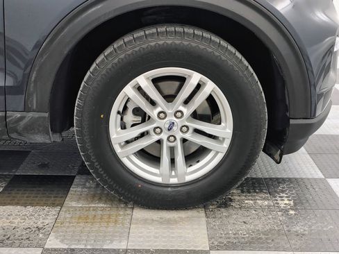 Used 2023 Ford Explorer XLT w/ Equipment Group 202A image 10