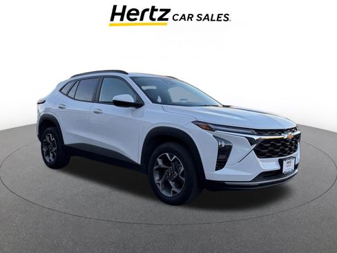 Used 2025 Chevrolet Trax LT image 1