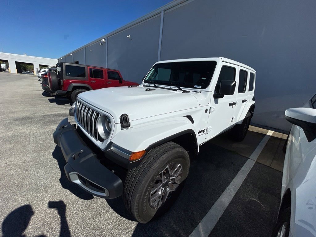 Used 2025 Jeep Wrangler Unlimited Sahara AWD/4WD image 1
