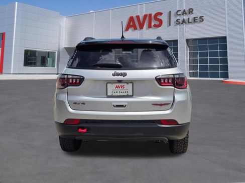 Used 2025 Jeep Compass Trailhawk AWD/4WD image 6