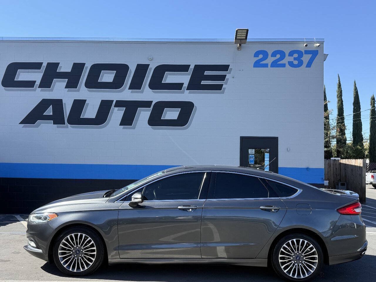 Used 2017 Ford Fusion Titanium FWD image 21