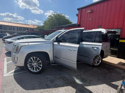 Used 2019 Cadillac Escalade Luxury RWD image 11