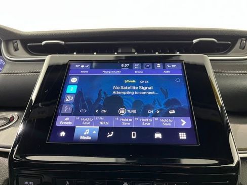 Used 2023 Jeep Grand Cherokee Altitude AWD/4WD image 28