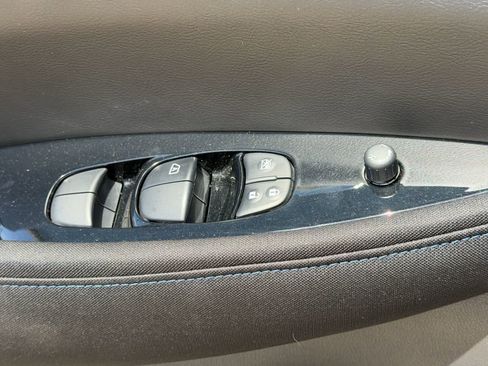 Certified 2019 Nissan Leaf SV w/ SV Technology Package image 16