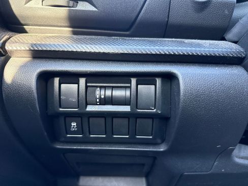 Used 2019 Subaru Crosstrek 2.0i Premium AWD/4WD image 17