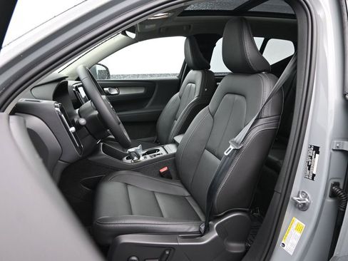 New 2025 Volvo XC40 B5 Core w/ Protection Package Premier image 21