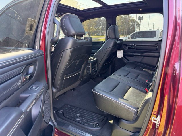 Used 2022 RAM 1500 Limited w/ Body-Colour Bumper Group AWD/4WD image 13