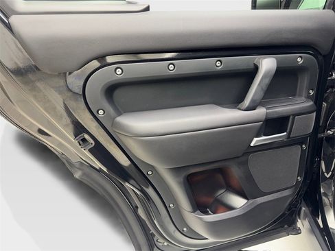 Used 2025 Land Rover Defender 110 S image 30