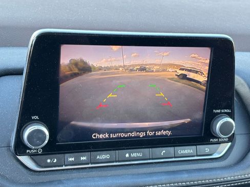 Used 2022 Nissan Rogue SV w/ SV Premium Package image 9