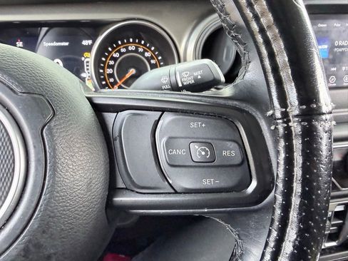 Used 2021 Jeep Gladiator Sport image 14