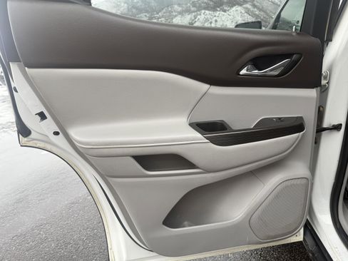 Used 2018 GMC Acadia SLT image 27