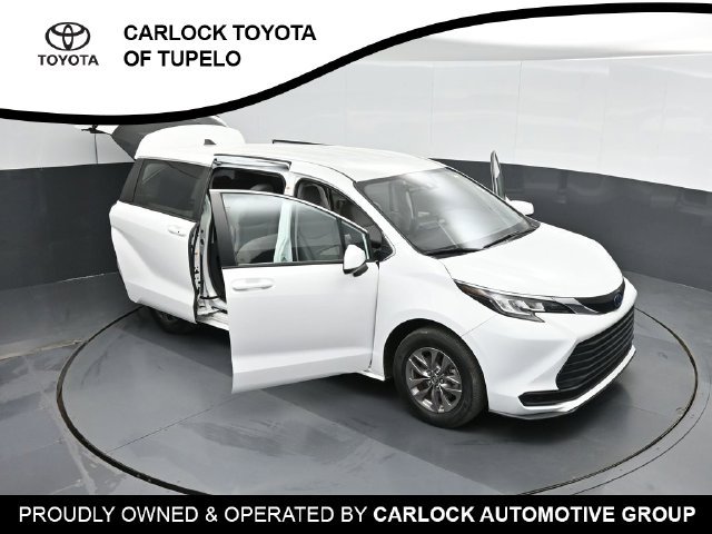Used 2023 Toyota Sienna LE FWD image 65
