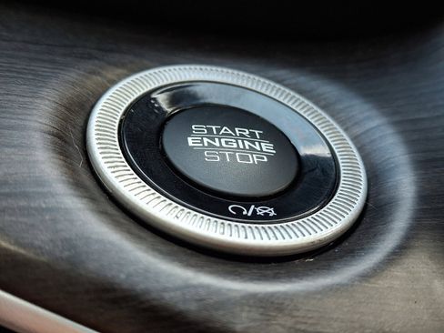 Used 2022 Jeep Grand Cherokee L Limited image 34