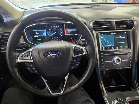 Used 2018 Ford Fusion Titanium AWD/4WD image 15