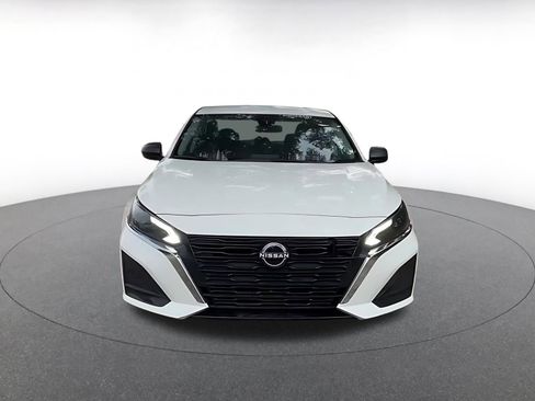 Used 2025 Nissan Altima 2.5 SV FWD image 3
