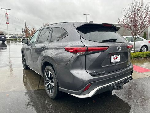 Used 2021 Toyota Highlander XSE image 3